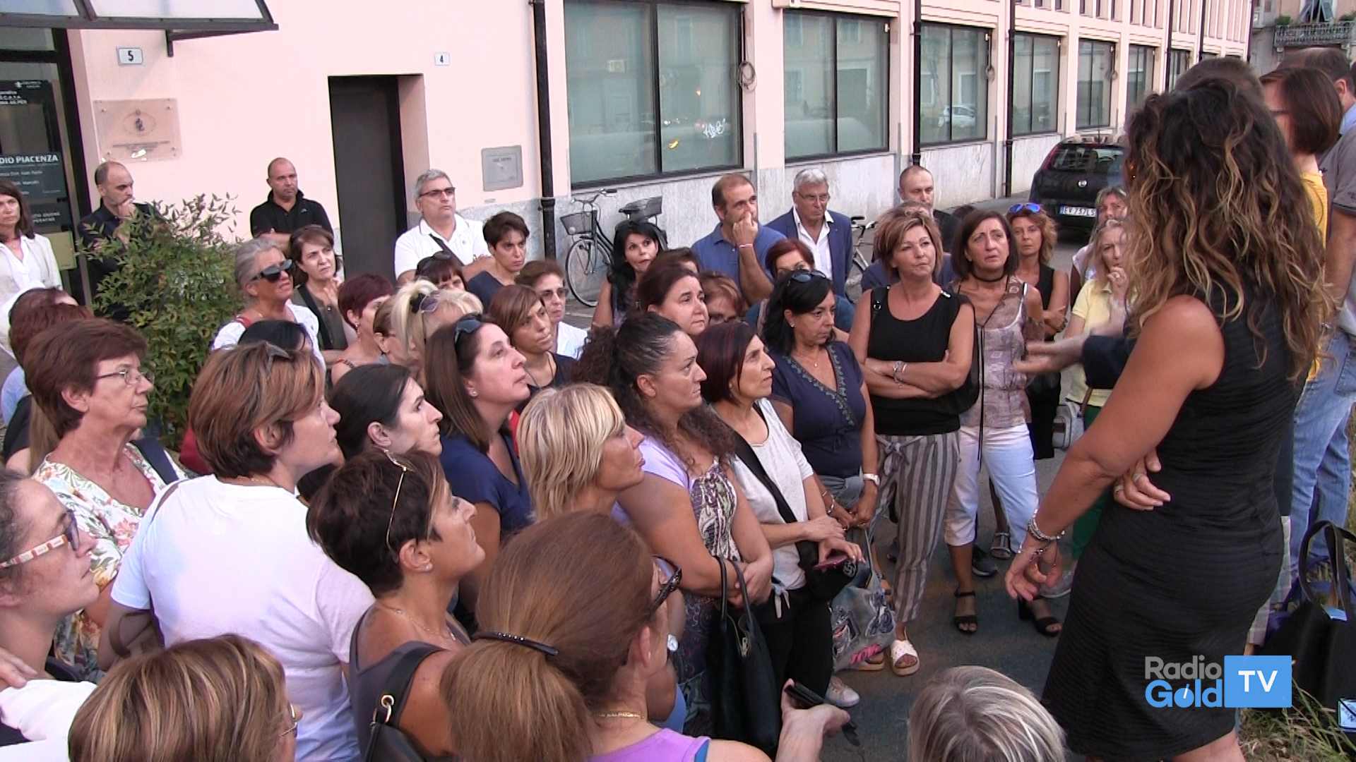 Caos mense: ora è conflitto aperto