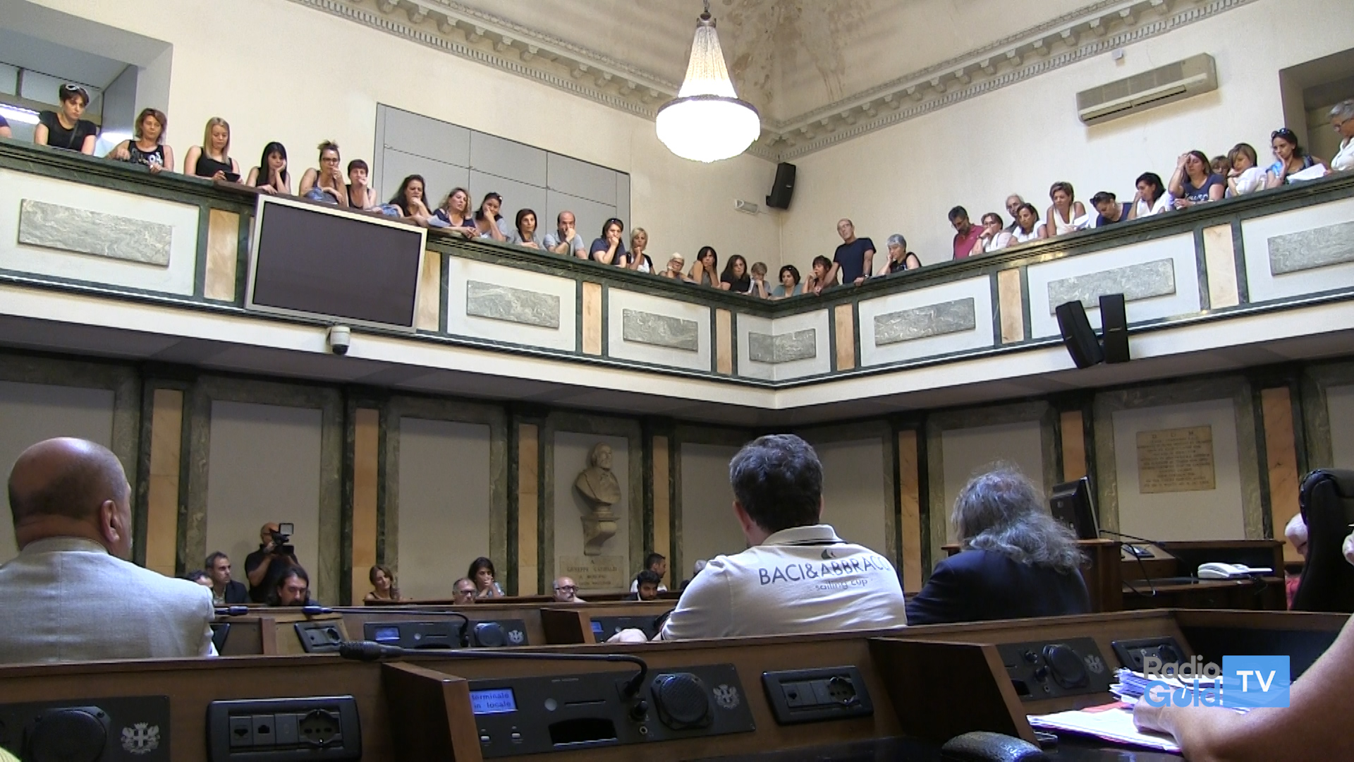 Mense: commissione di fuoco in Comune. Scontro totale Giunta-sindacati