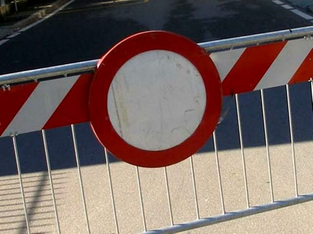 Via Alberini ancora chiusa per la sostituzione dei tubi del gas: semaforo in via Don Canestri