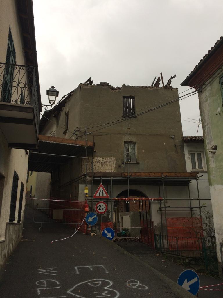 Collassa tetto di abitazione a Parodi Ligure