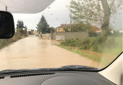 Maltempo: rimane allerta “arancione”. Disagi lungo le strade