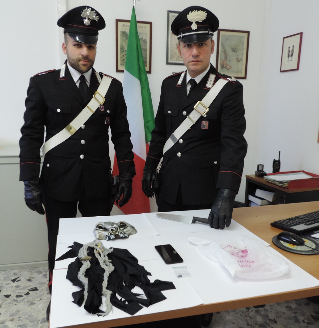 Giovane valenzano denunciato per rapina in un bar della città dell’oro