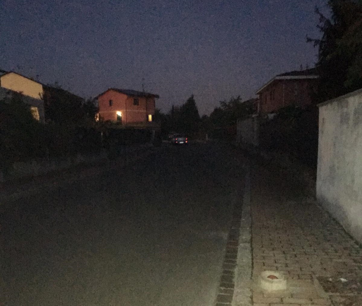 Casalbagliano si arrangia: “Via Marinetti finalmente illuminata, da noi”