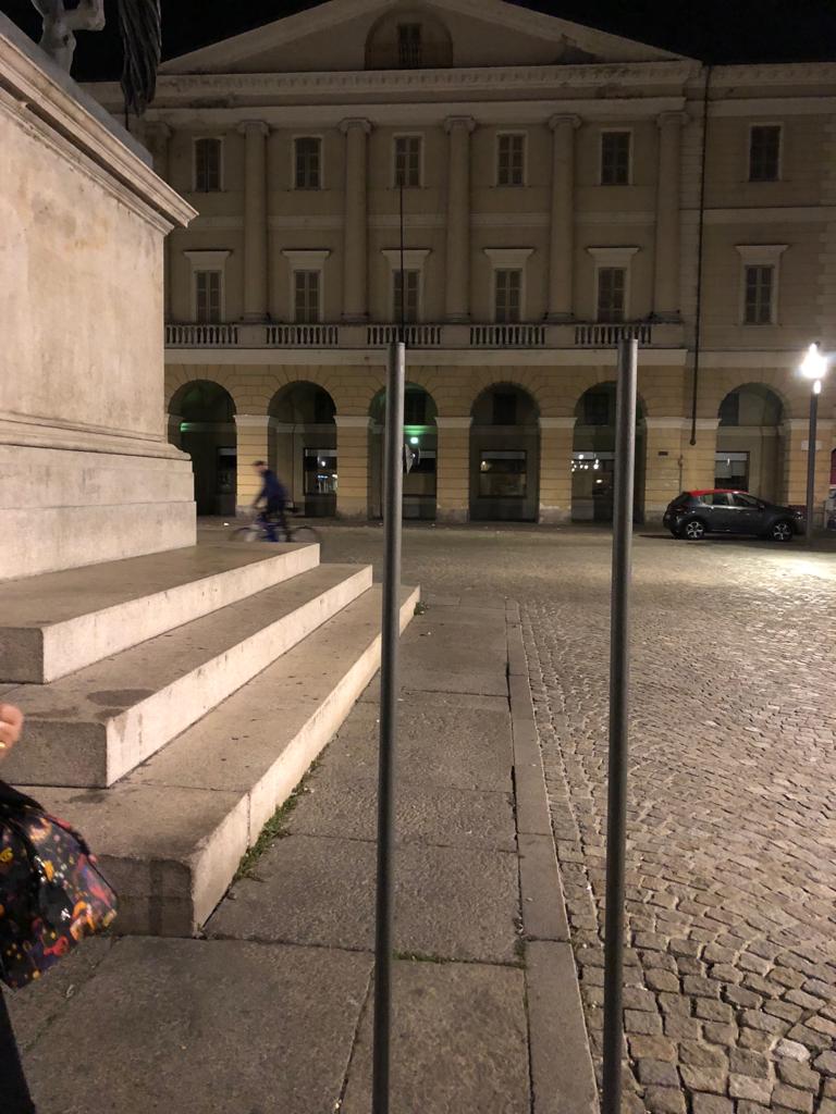 Targa divelta a Casale: l’assessore invita a firmare per l’ora di educazione alla cittadinanza