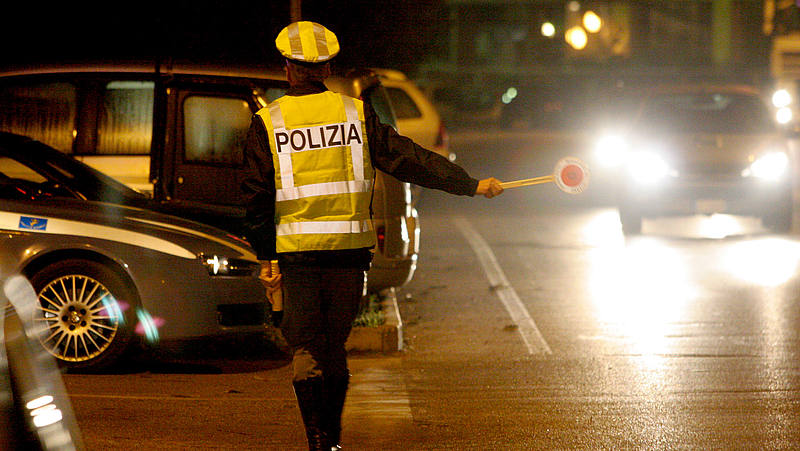 Controlli strade: 5 alla guida sotto effetto di alcol, tolti 70 punti