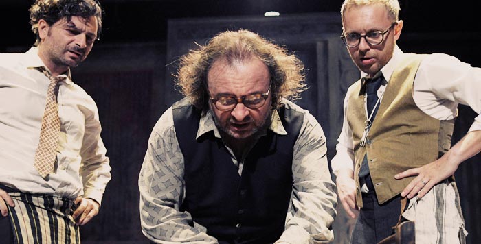 Natalino Balasso in scena con “Arlecchino servitore di due padroni”