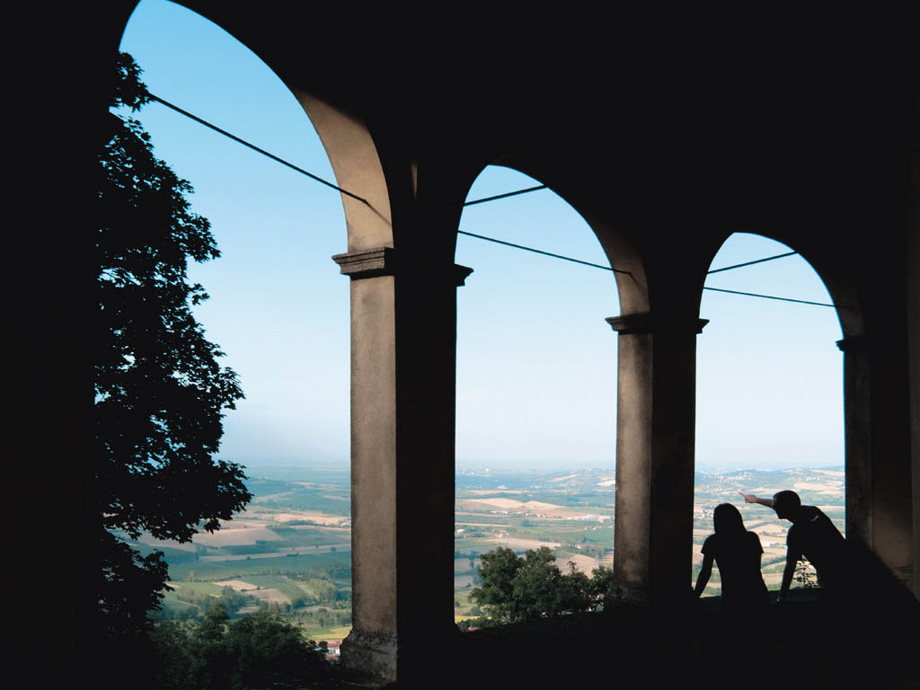 Non ce l’ha fatta il parroco di Serralunga: era caduto dalle scale battendo la testa