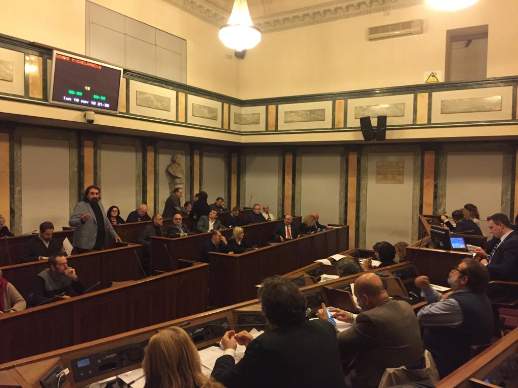 Consiglio a porte chiuse ma mozione discussa in commissione con associazioni