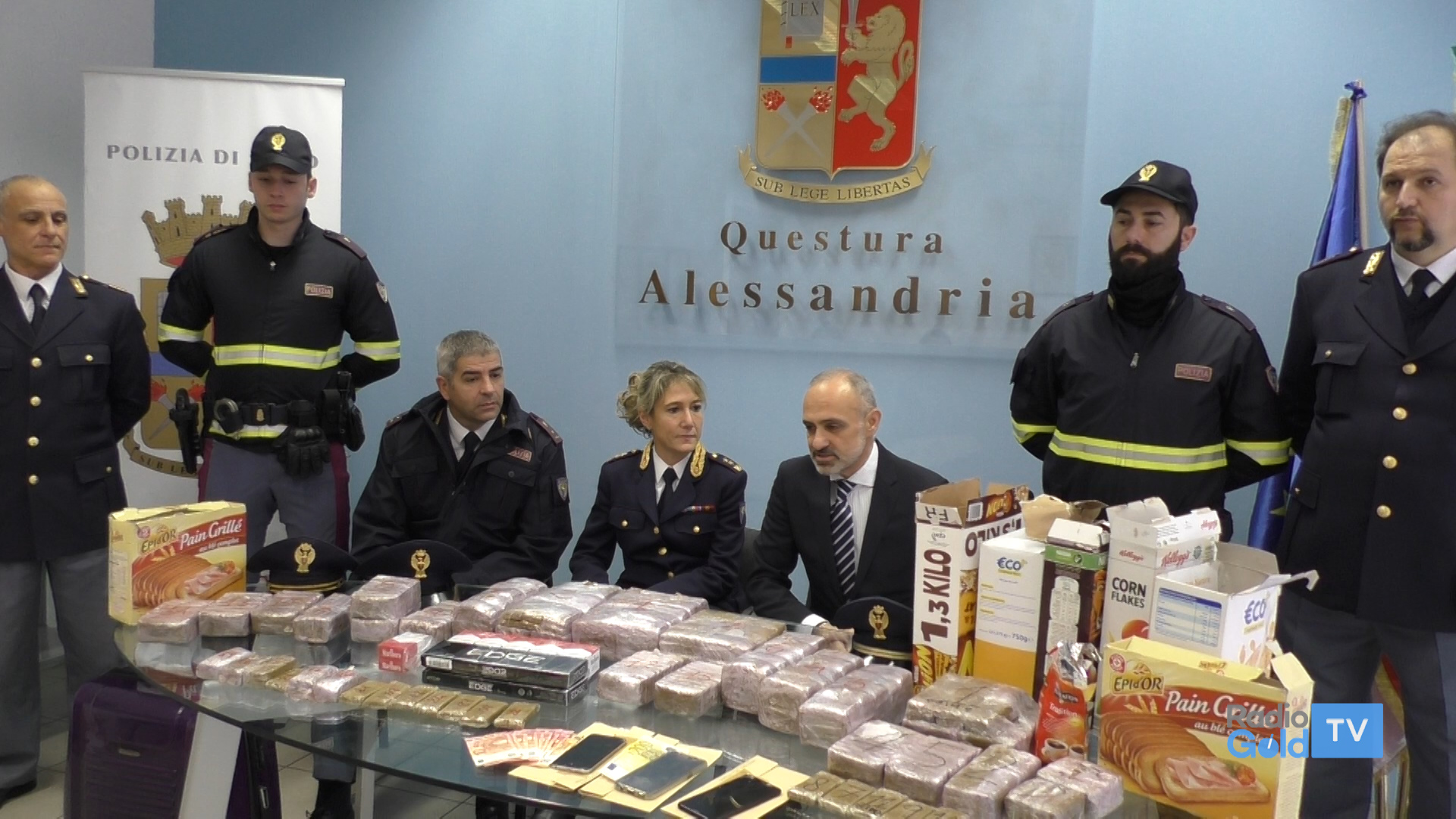 Stradale di Casale blocca 22 kg di hashish in viaggio sull’A26