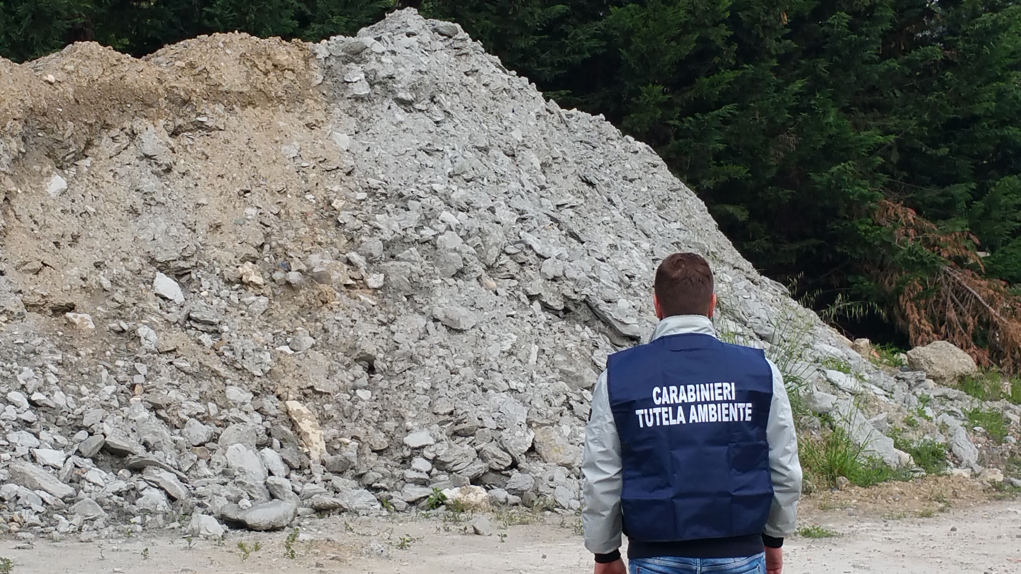Irregolarità nella gestione rifiuti: sequestrata parte di azienda