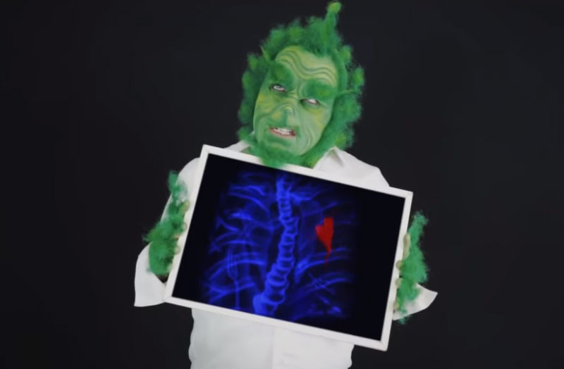 Il Grinch acquese è in crisi per tutto l’odio del mondo, ma la storia è a lieto fine