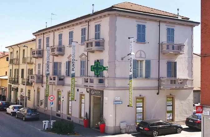Farmacia Sacchi. In moderni locali 81 anni di attenzione a salute e benessere