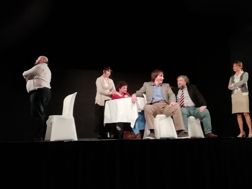 Non solo commedia all’italiana. Recensione di “A volte capita” al Teatro Ambra