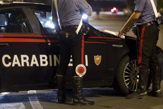 Lavoratori non in regola con contratti e senza visite mediche in un locale di Serravalle