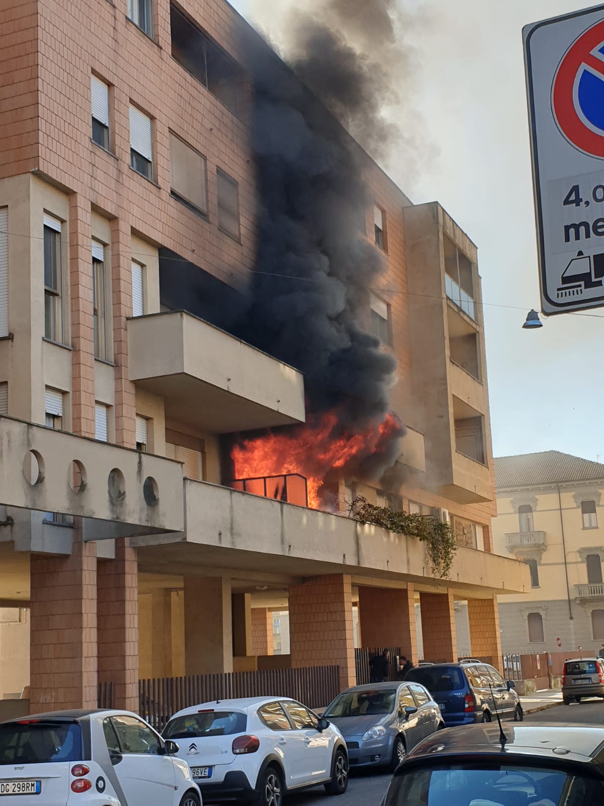 Alloggio in fiamme a Casale: donna all’interno ha perso la vita