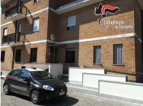 Maltrattamenti ed estorsioni nei confronti degli anziani genitori. Arrestato