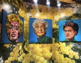 La bellezza, il genio e la fierezza delle donne nei mosaici di Lady Be alle Sale d’Arte