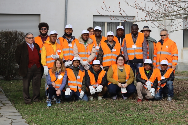 Amag Ambiente: richiedenti asilo in visita al centro raccolta rifiuti