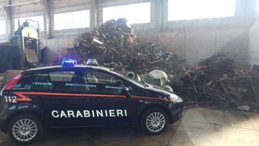 Sul furgone 1.300 chili di materiale ferroso