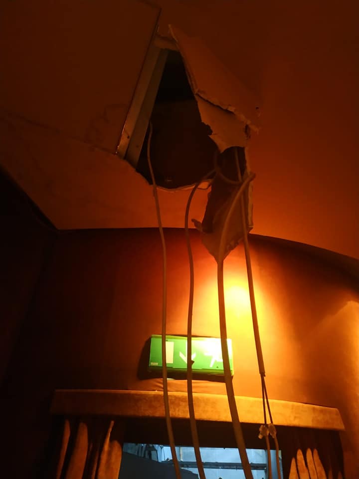 Un altro buco sulla testa della sala Zandrino in Teatro. Oneto: “Tutto assurdo”