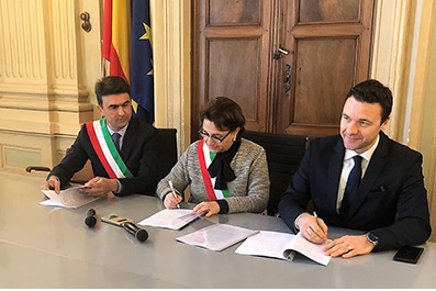 Firmata convenzione per eliminare 5 passaggi a livello a Casale e Candia Lomellina