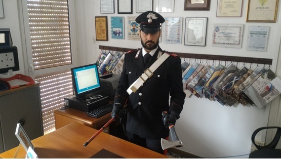 Rissa tra vicini a Balzola: minacce con accetta e motosega