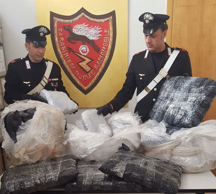 Operazione internazionale contro traffico marijuana, immigrazione clandestina e armi da guerra: c’è anche Novi
