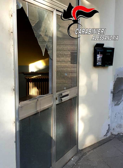 Sorpreso mentre tenta di entrare in uno stabile
