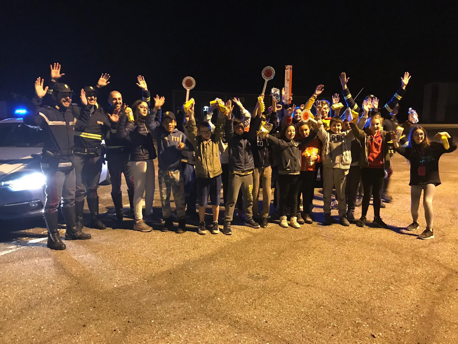 Guasto del pullman lascia a piedi scolaresca. Polstrada in soccorso dei bambini