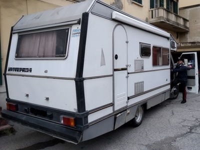 Mix di droghe trovate nel camper al rave: in manette un 24enne