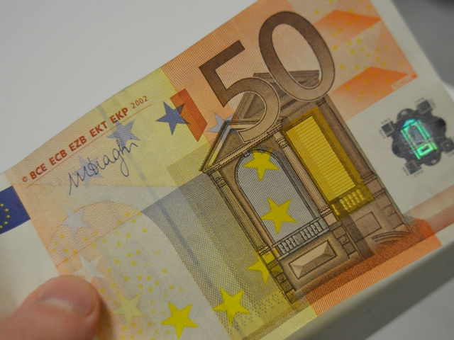 Inganna un anziano fingendosi suo amico e gli porta via 50 euro