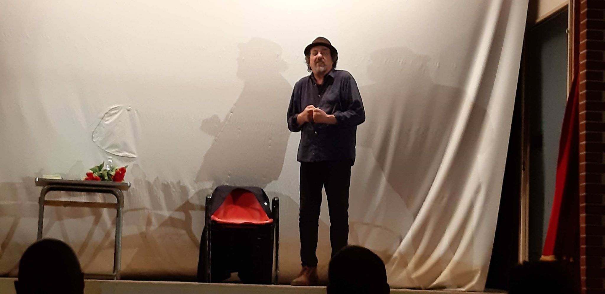 La poetica dell’ironia. Recensione di “Conferenza buffa” a Cunté Munfrà