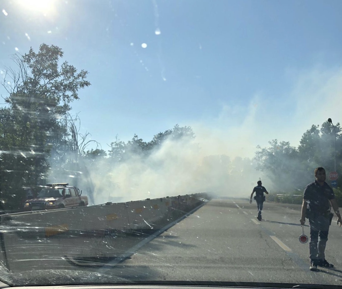 Spento l’incendio di sterpaglie alle porte di Alessandria sulla exss10