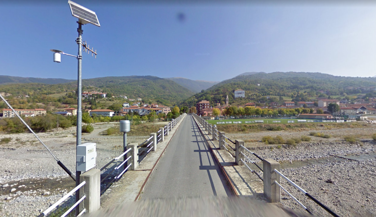 Si riprendono mentre imbrattano il ponte di Cabella Ligure