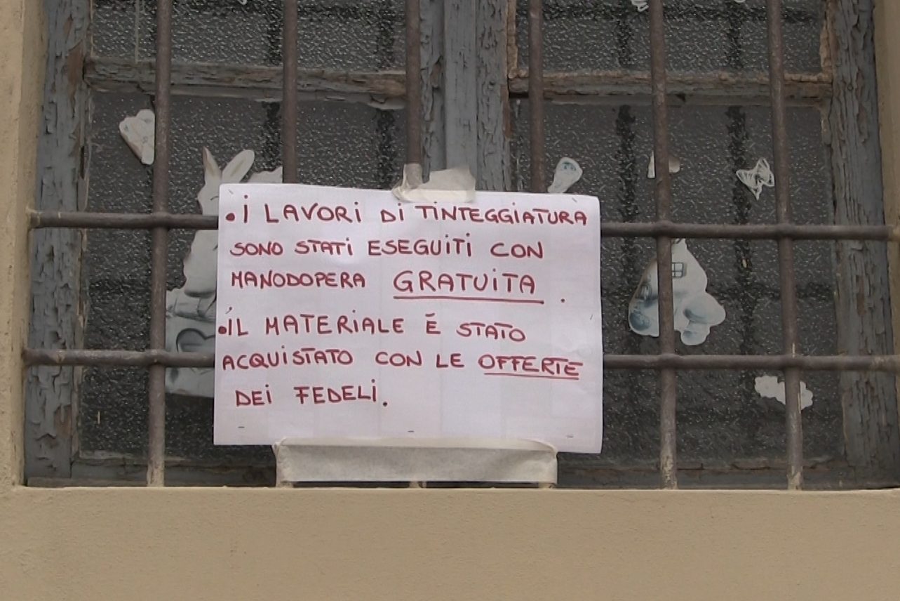 Una piazzetta ogni giorno più bella grazie a un gruppo di cittadini