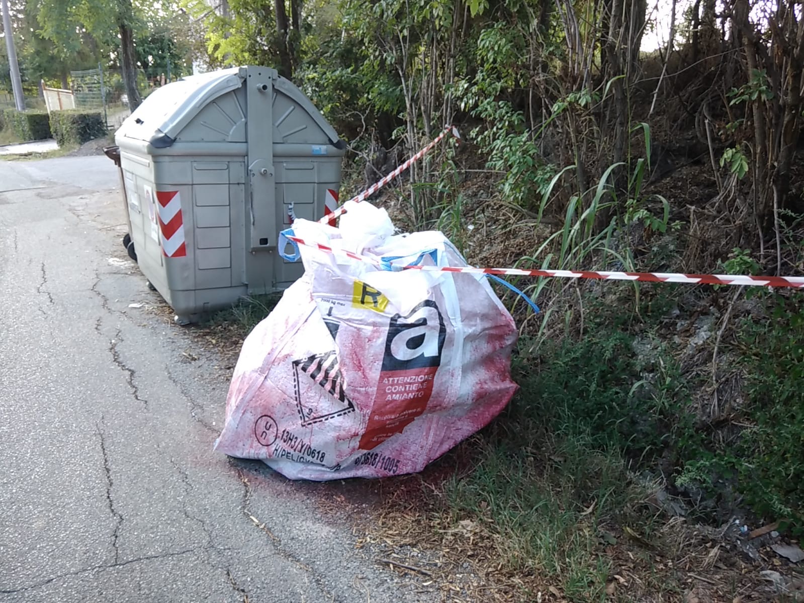 Scarti di amianto nel cassonetto: intervengono gli Ispettori ambientali