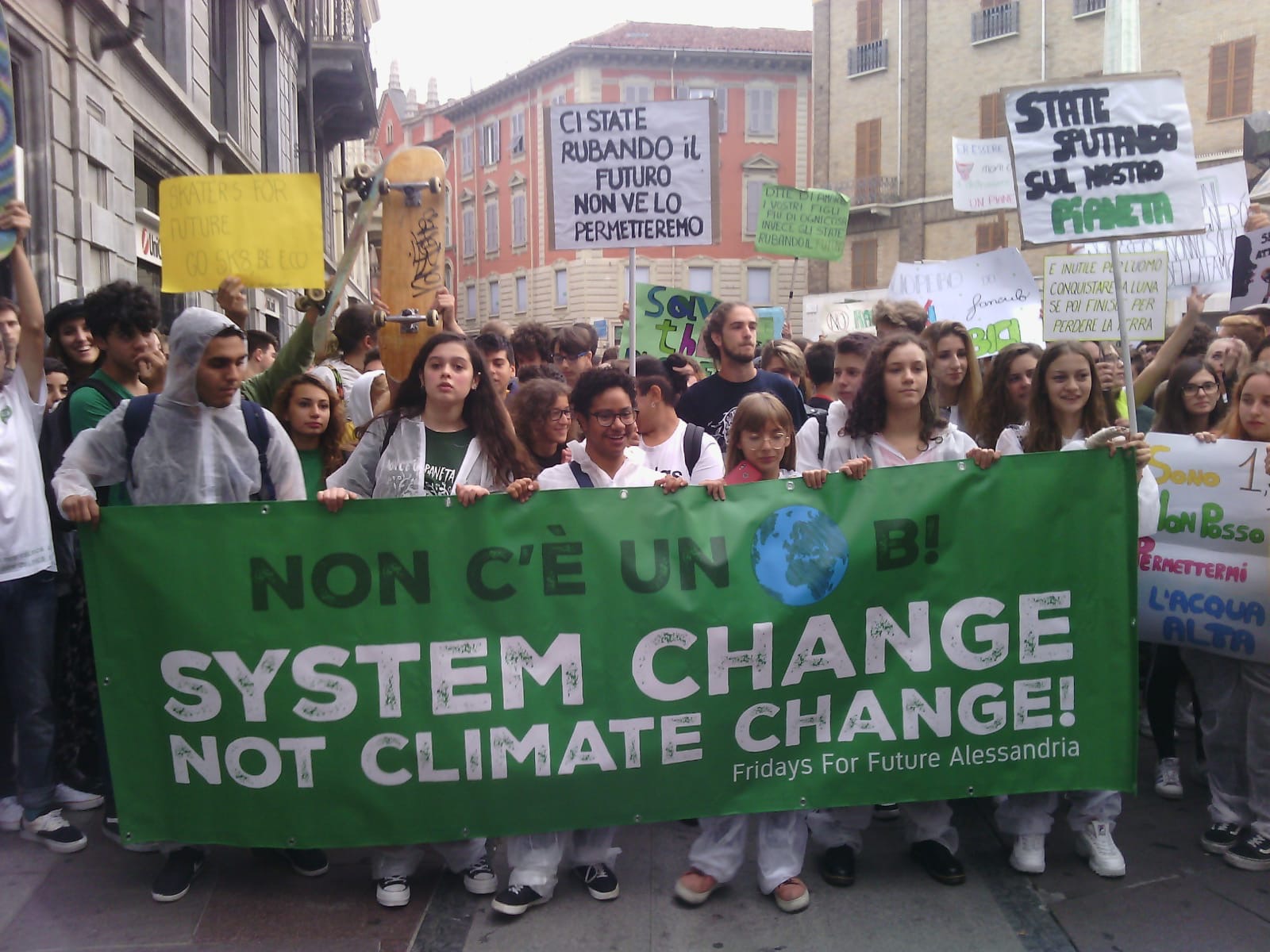 Sciopero per il clima: anche in provincia cortei verdi per un futuro migliore