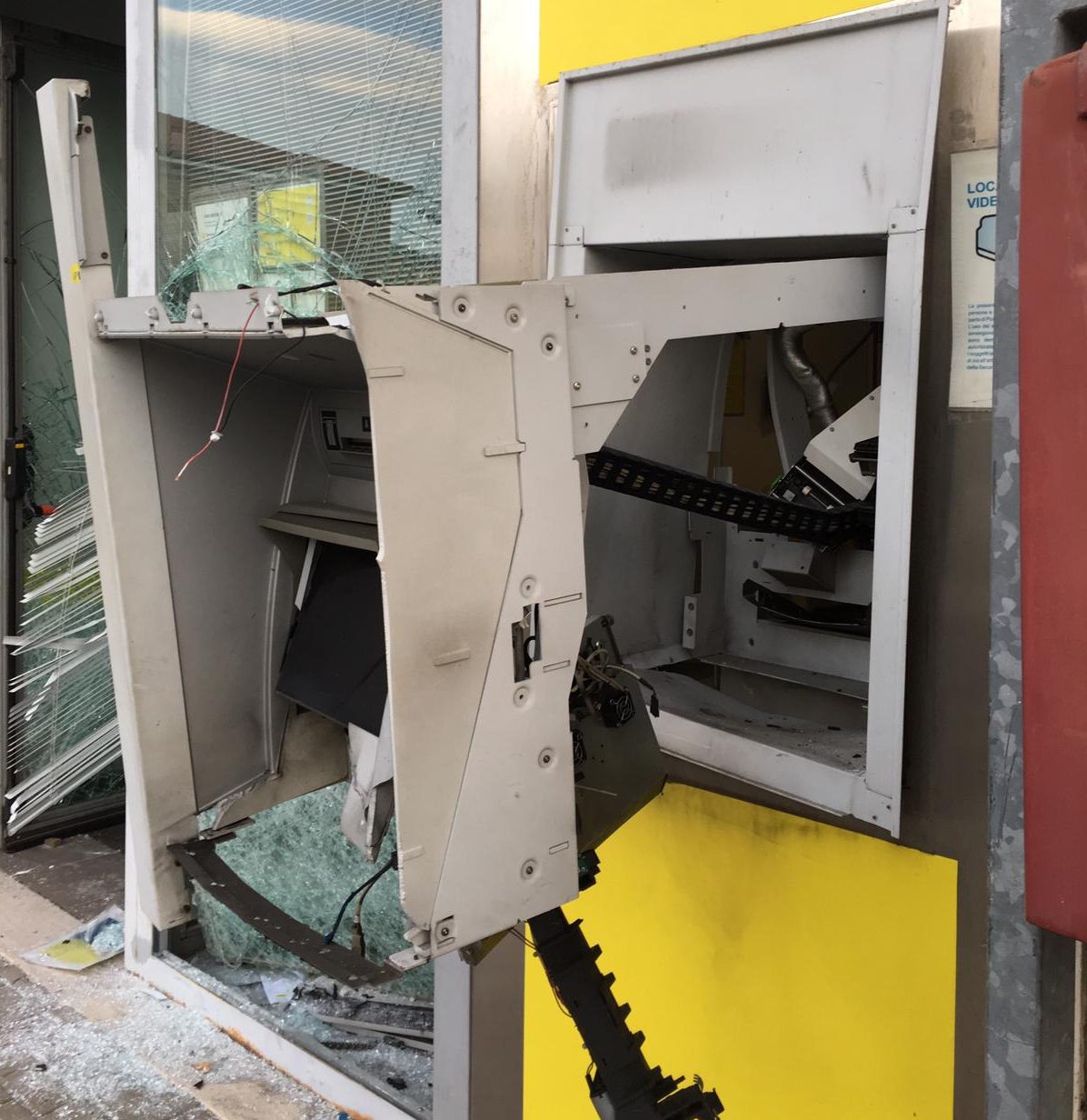 Malviventi a San Michele fanno saltare bancomat delle Poste