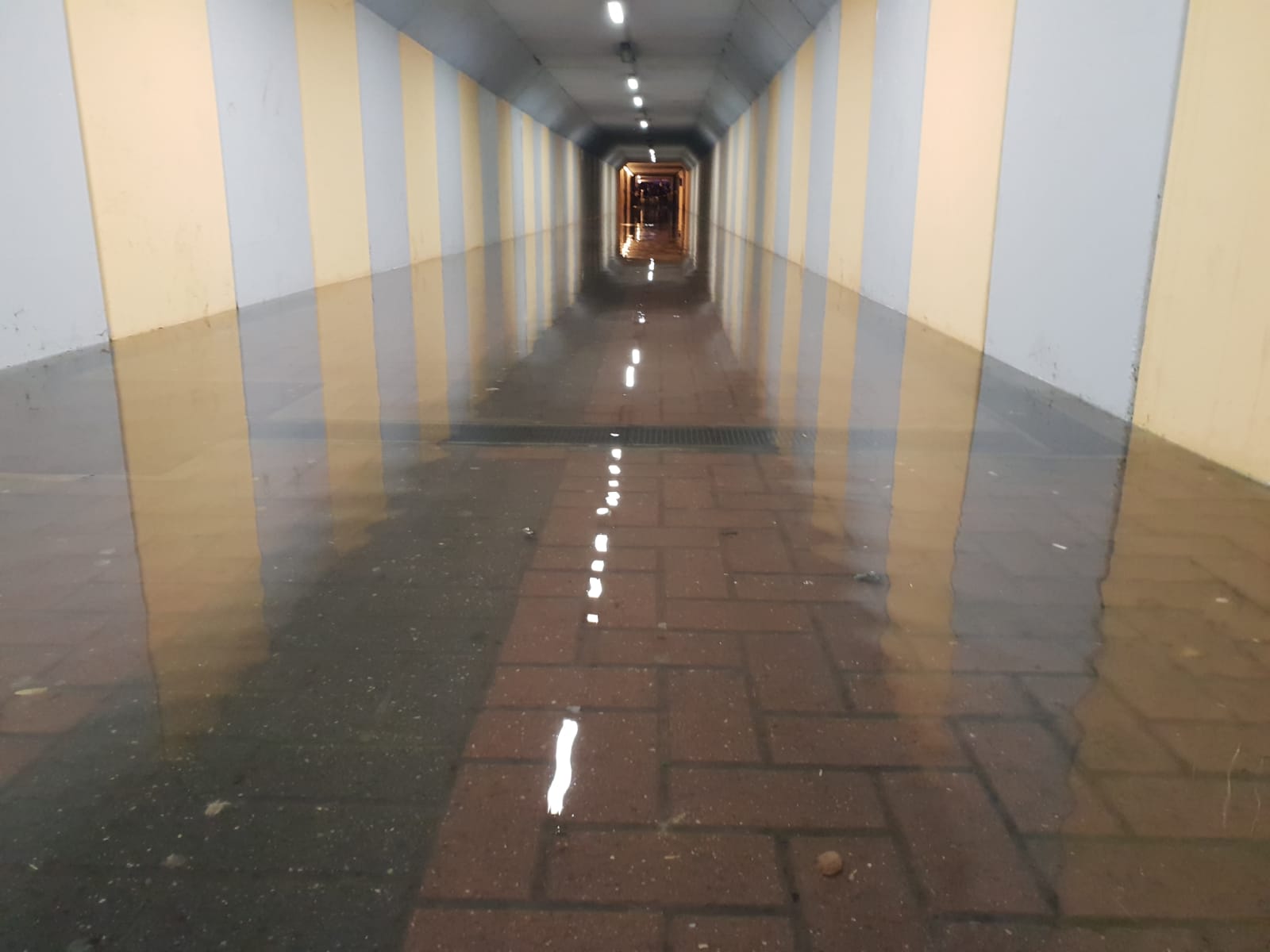 Maltempo: allagato sottopasso ferroviario a Tortona. Ritardi per i treni