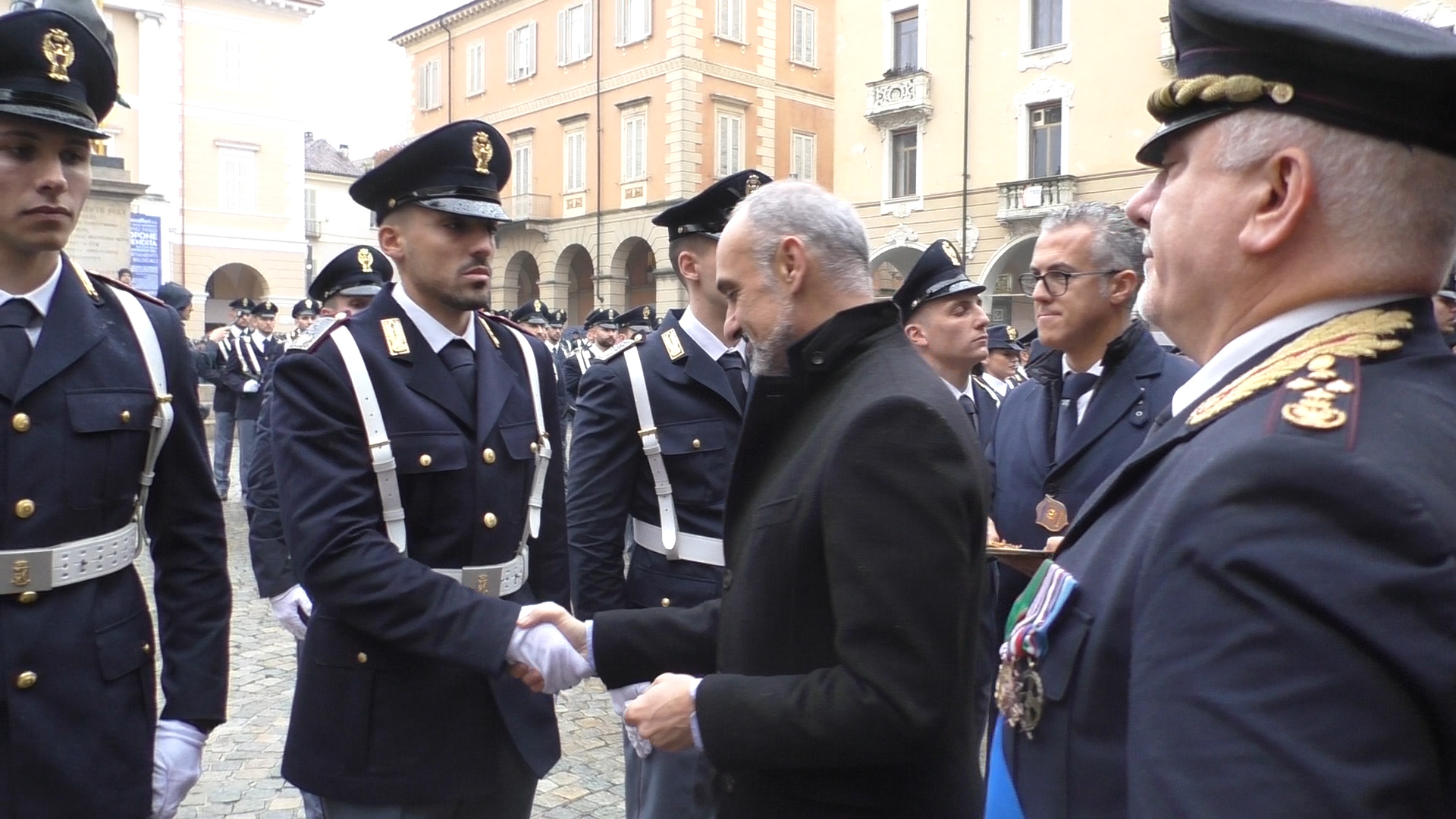 Soccorsero automobilisti in un sottopasso allagato: i premiati a Casale