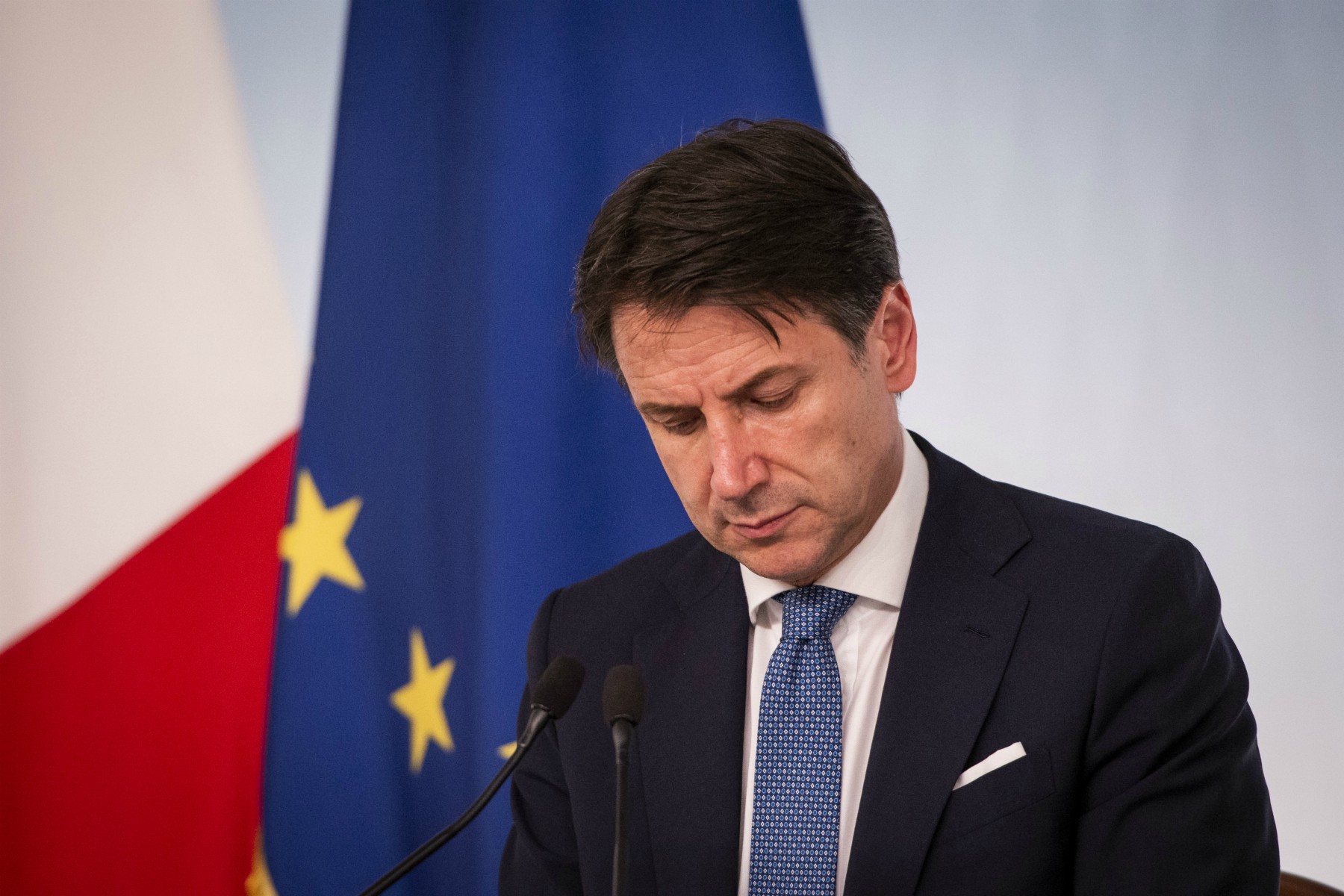 Coronavirus, Conte: “400 miliardi alle imprese. Dovremo rispettare regole ancora per un po’”