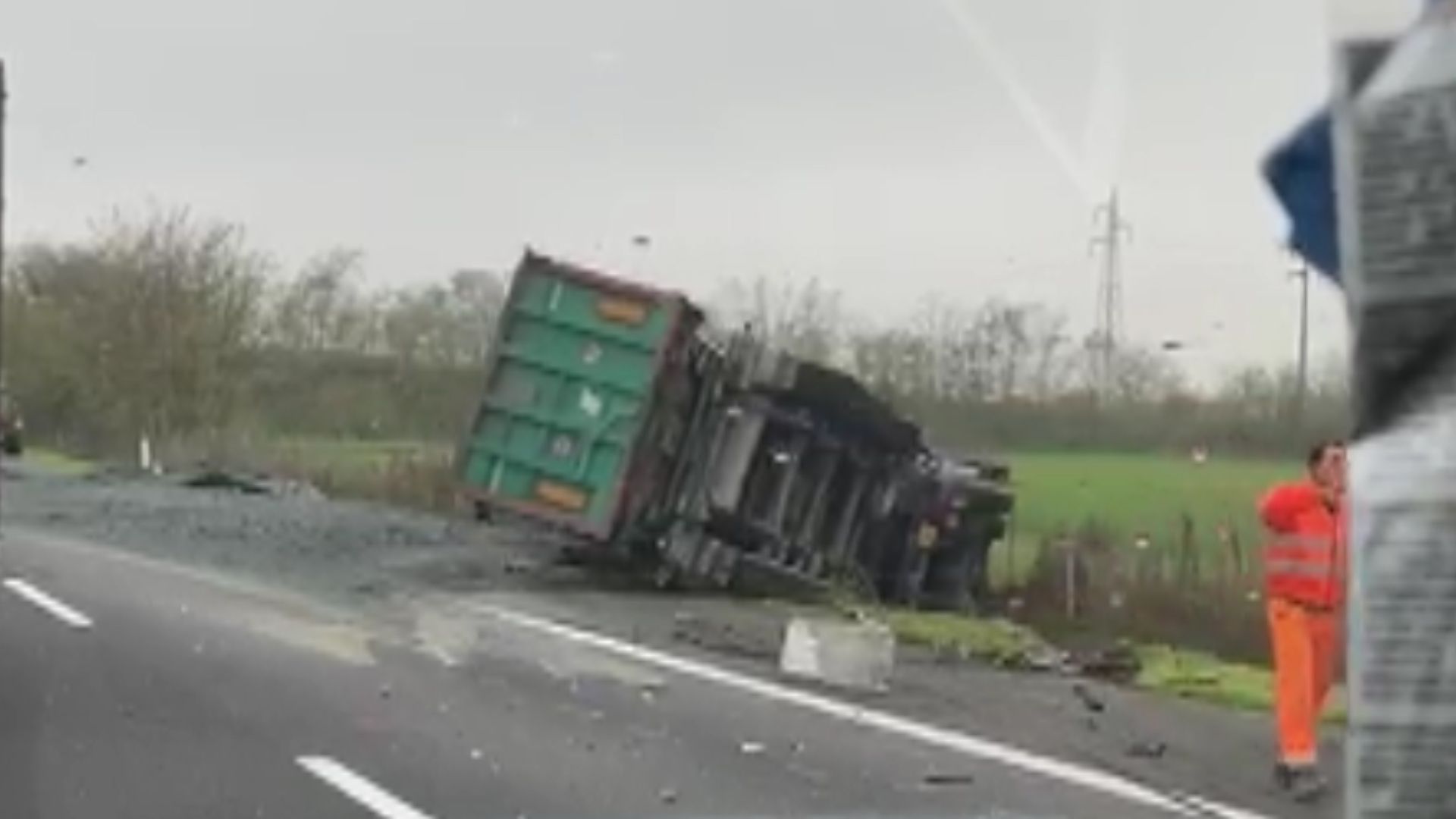 Incidente sulla A21: tamponamento tra mezzo pesante e furgone