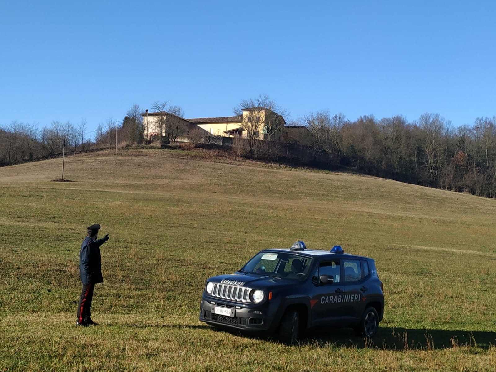 Per abbattere la selvaggina spara verso una cascina: denunciato