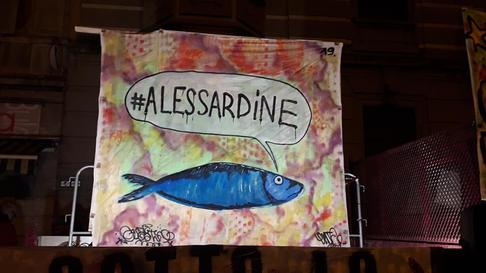 Le sardine alessandrine hanno riempito piazza Marconi