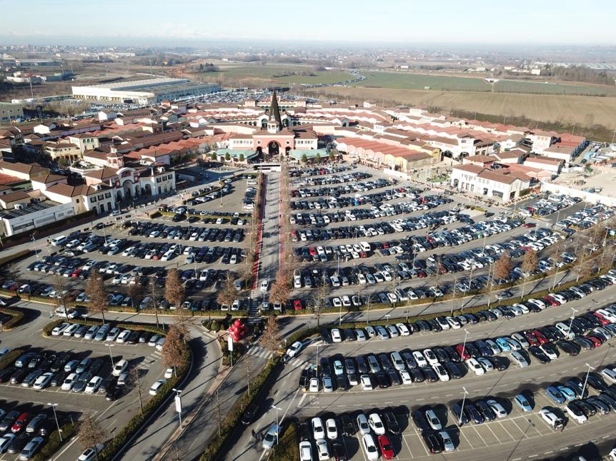 All’Outlet di Serravalle le foto dall’alto raccontano la grande