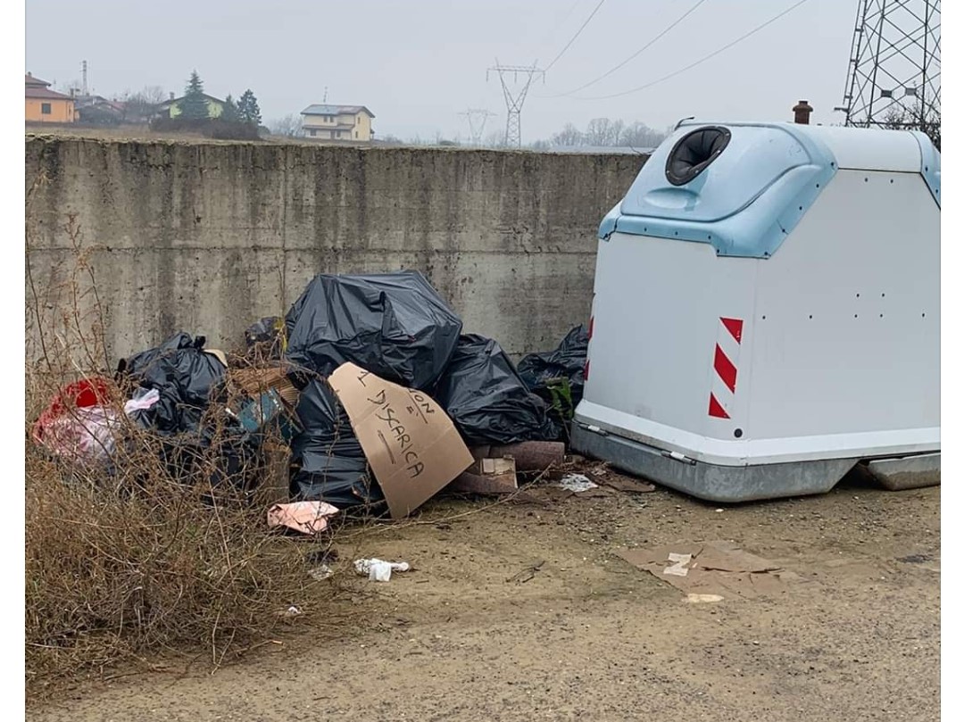 Francavilla Bisio, le telecamere inchiodano alcuni furbetti della spazzatura
