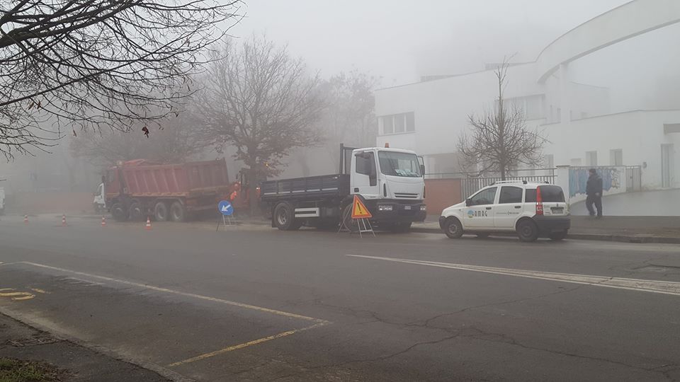 Rottura di un tubo in via De Gasperi: alle 11 riattivata l’acqua