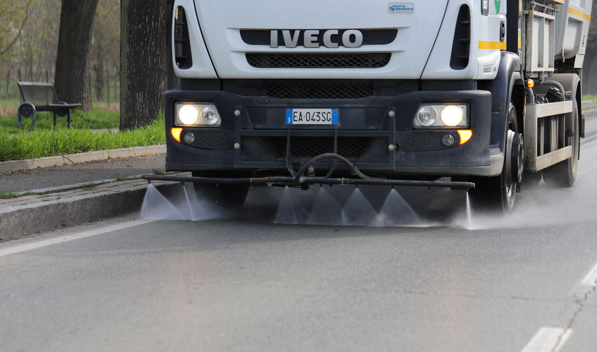 Comitato Casalbagliano: “Le strade vengono pulite poco e male”. Amag Ambiente: “Subito un sopralluogo”