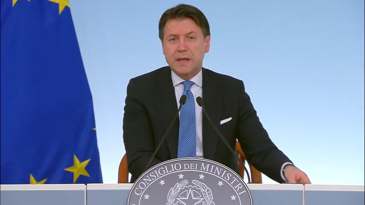 Coronavirus, Conte: “Riapertura con distanze e mascherine finché non ci sarà vaccino”