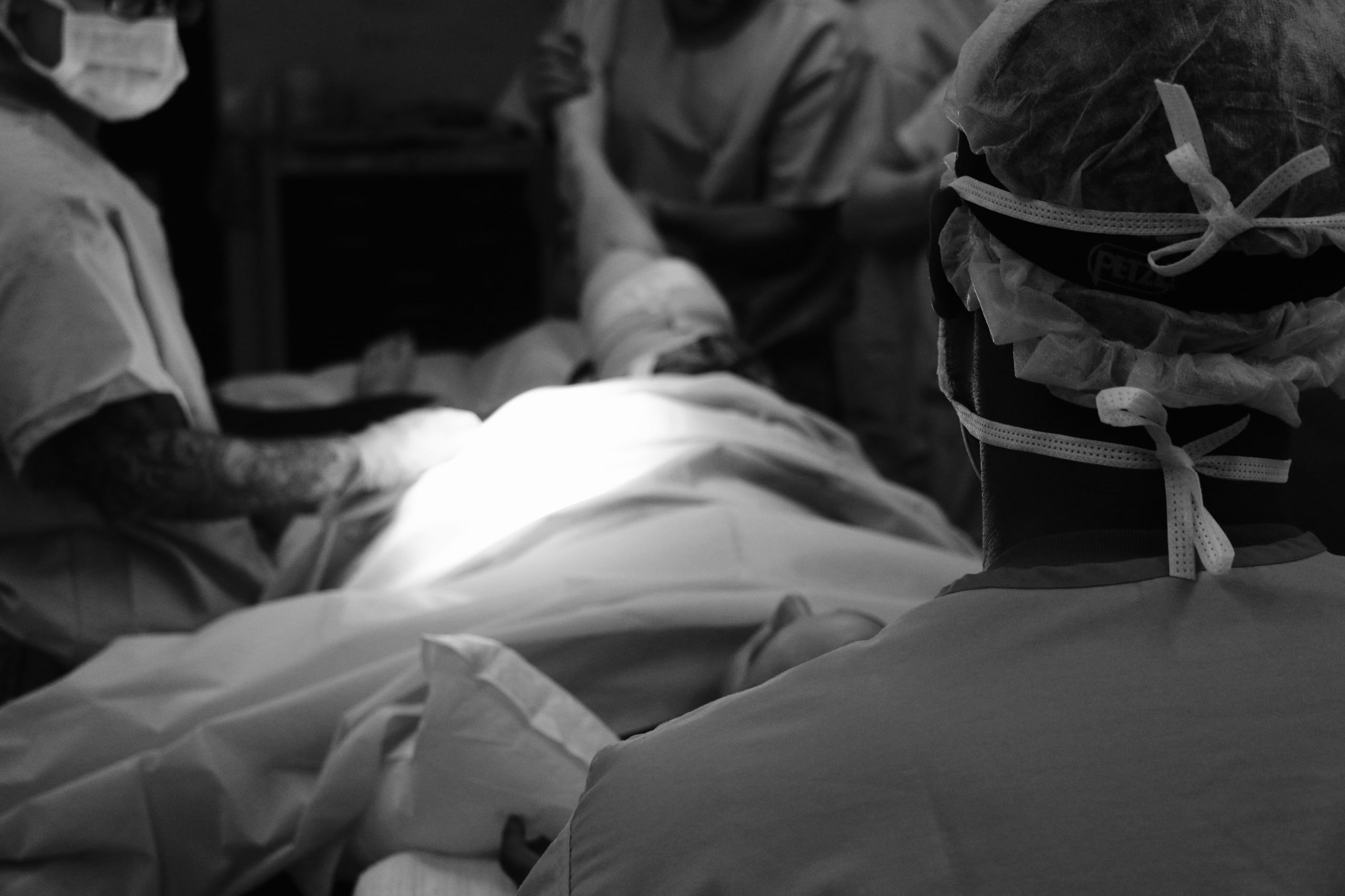 Il coronavirus e il suo silenzio: la solitudine che giace in un letto